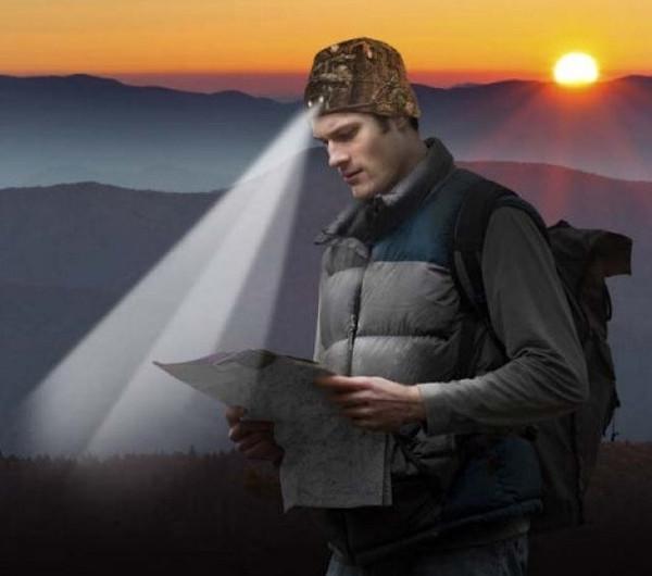 Unisex Knitted Beanie With Built-In 5 LED Flashlight